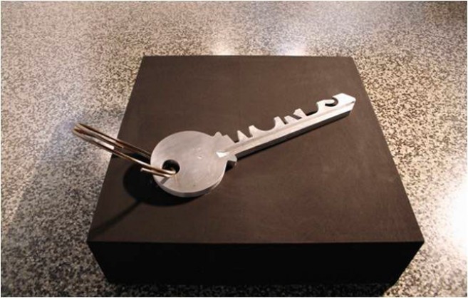 The Key to All Things, 2006 / Aluminum and steel / 93 x 27 x 3,5 cm. Edition: 1/3