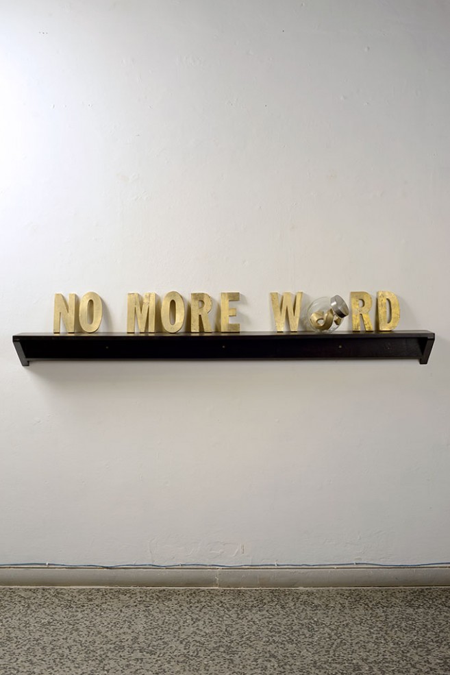 No more Words, 2014. Bronce y madera. Dimensiones variables